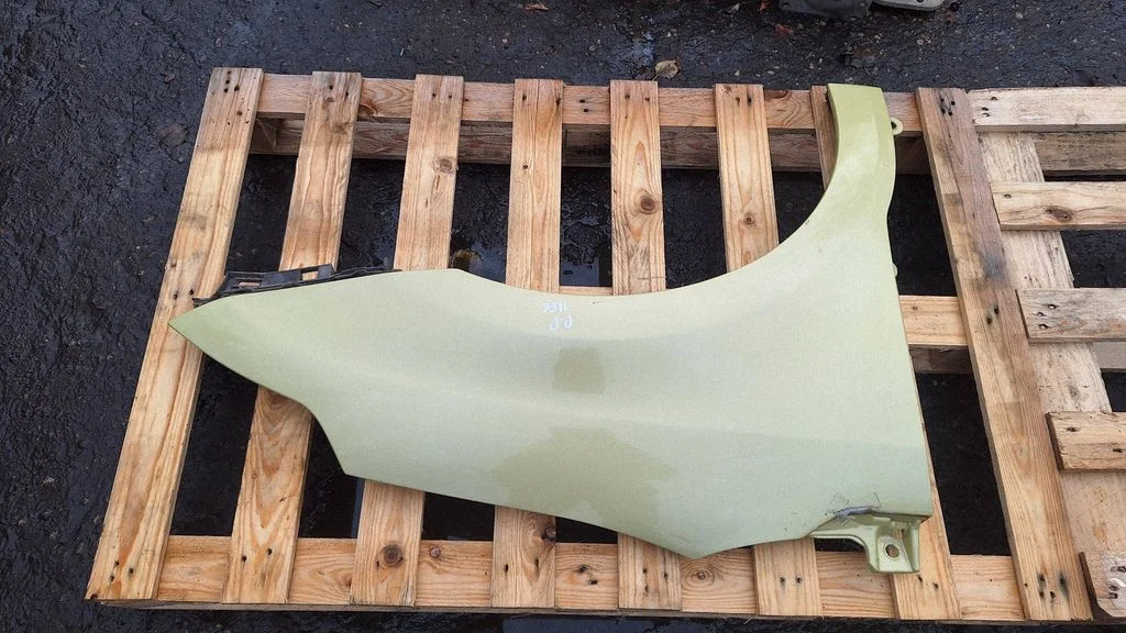 Fender – front right