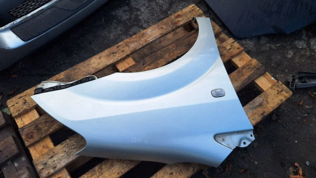 Fender – front right
