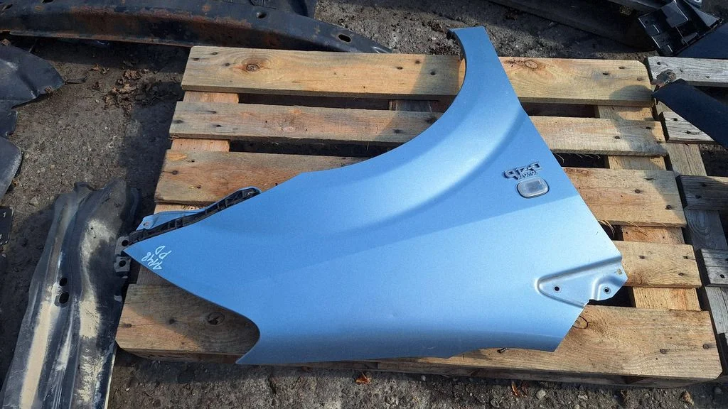 Fender – front right