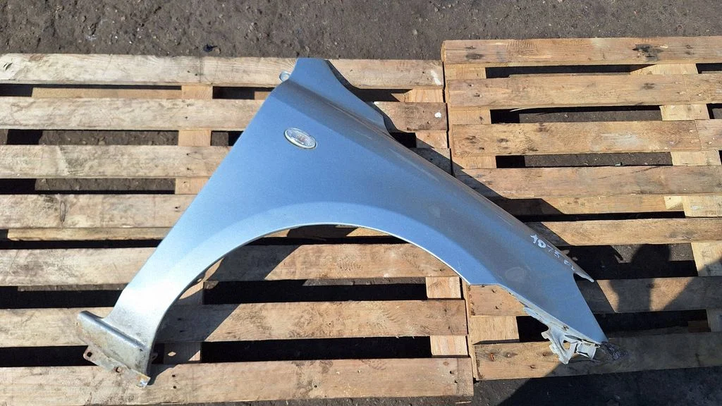 Fender – front right