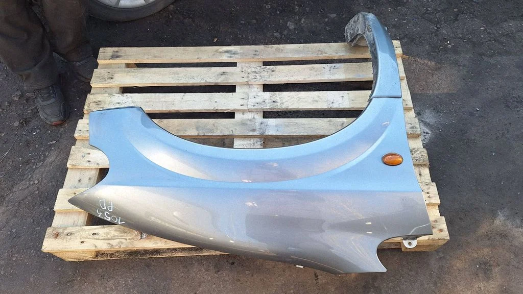 Fender – front right