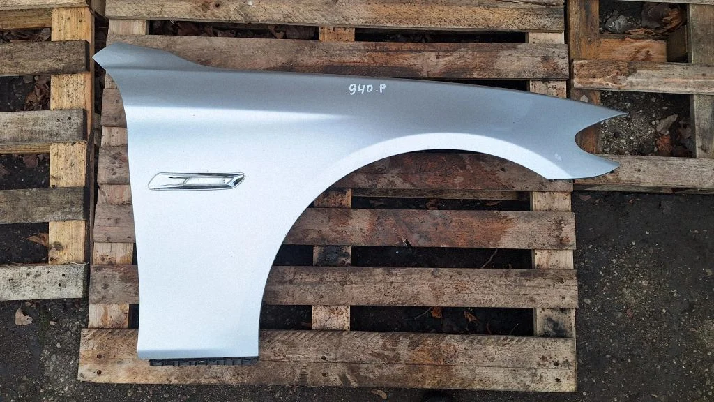 Fender – front right