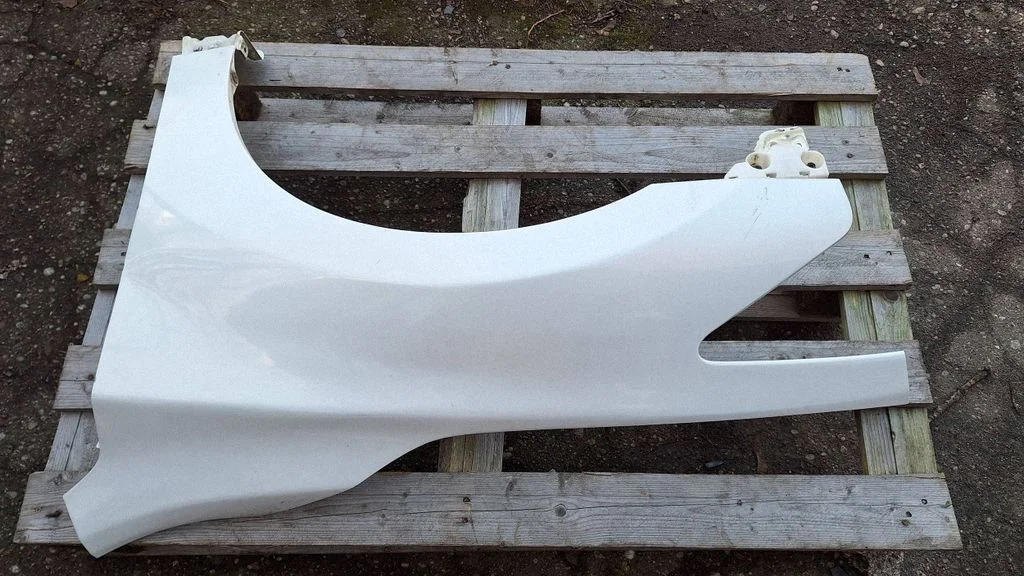 Fender – front right