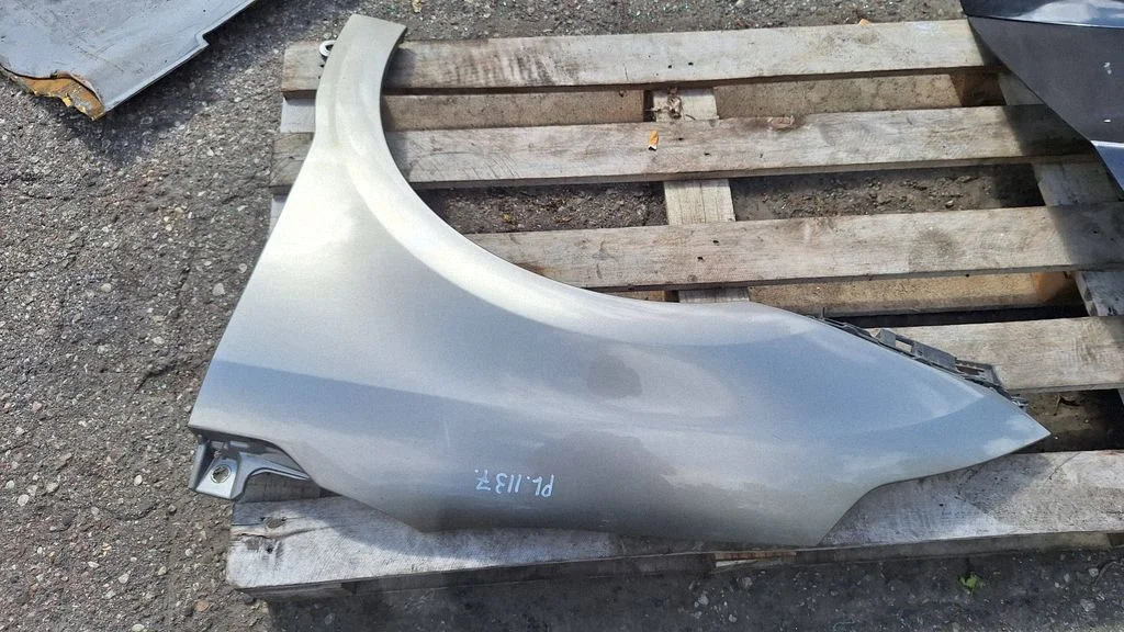 Fender – front left