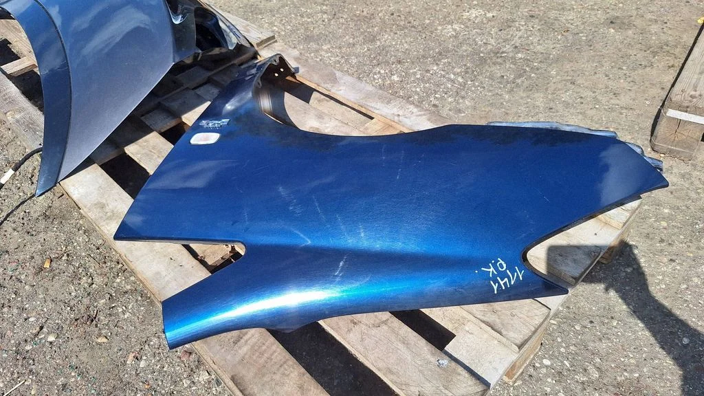 Fender – front left