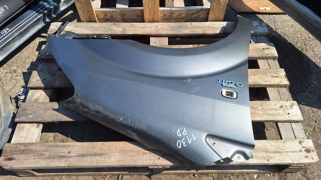 Fender – front right