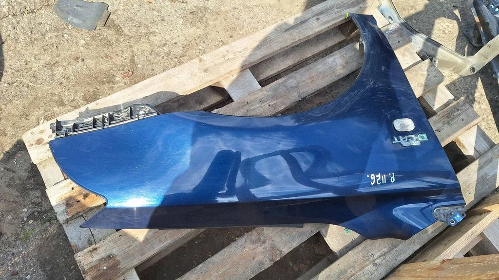 Fender – front right