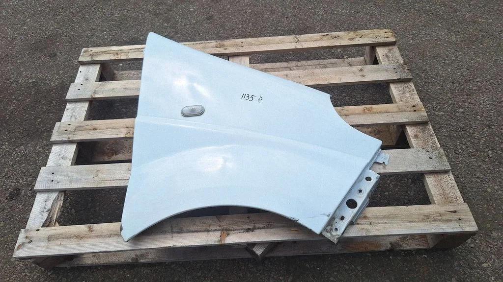 Fender – front right