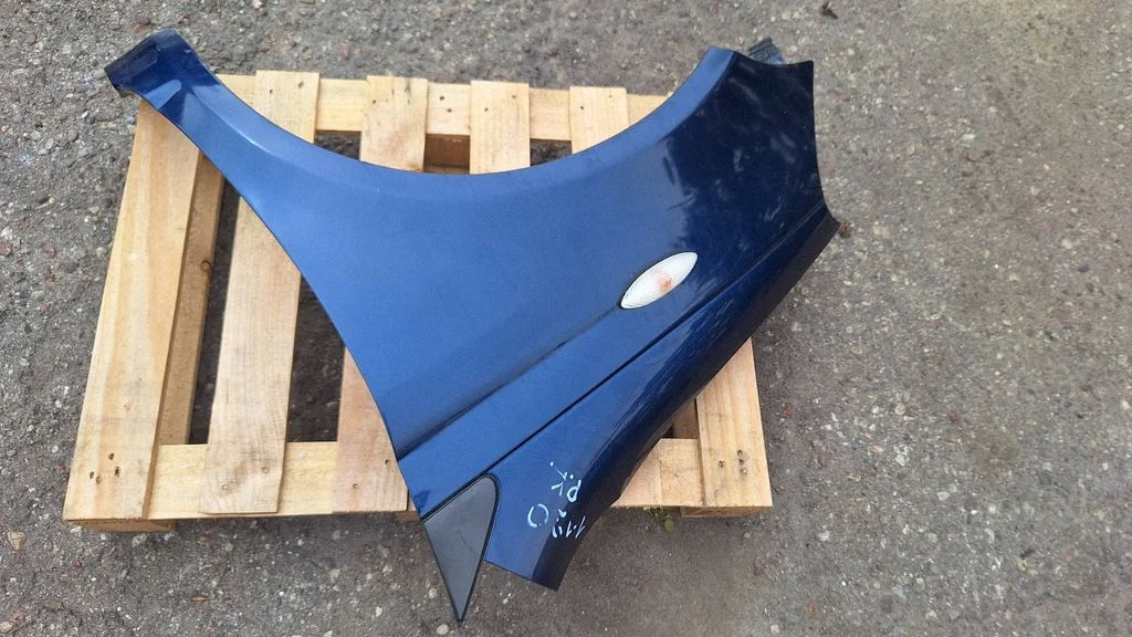 Fender – front left