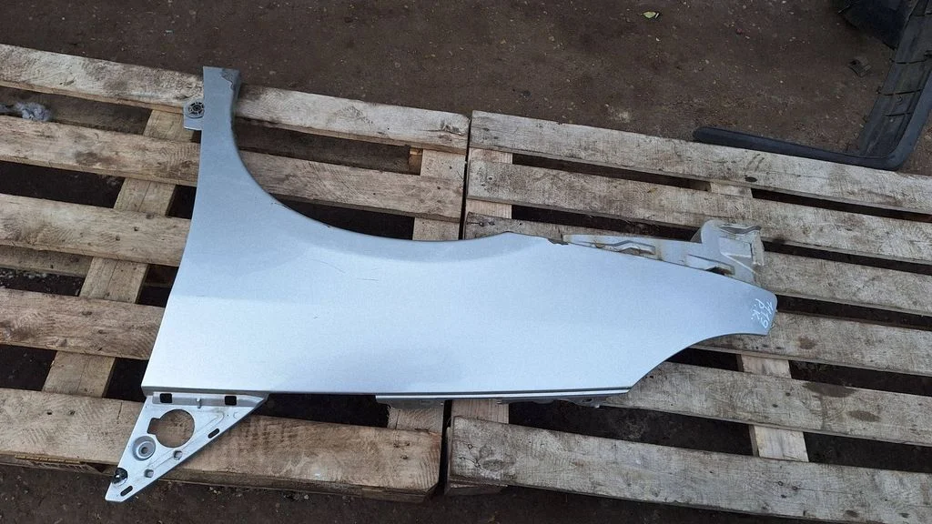 Fender – front left