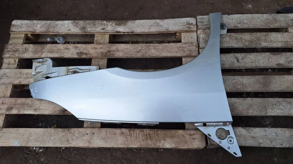 Fender – front right