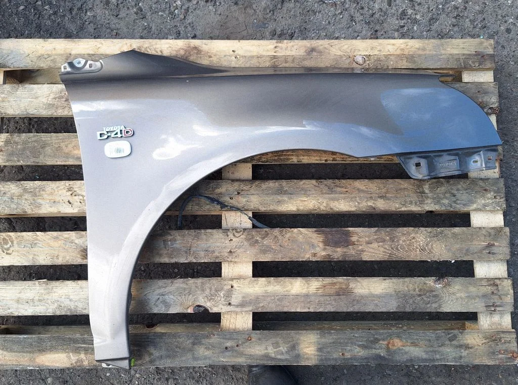 Fender – front right