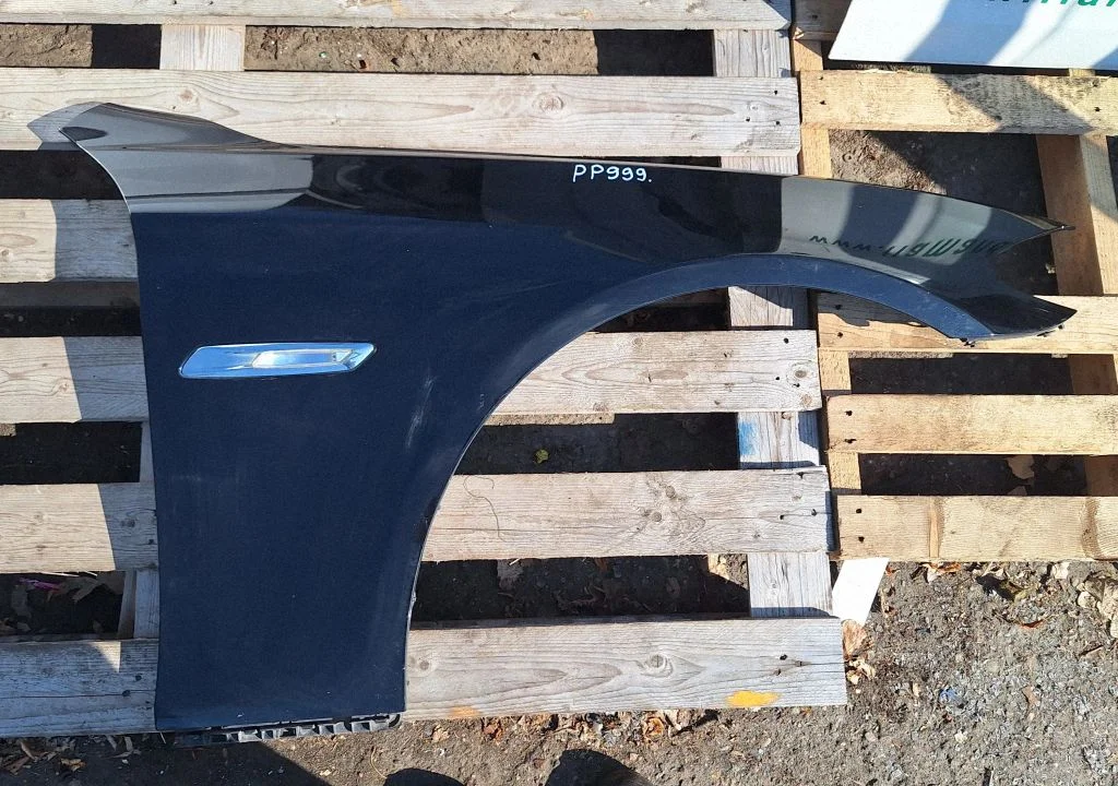 Fender – front right