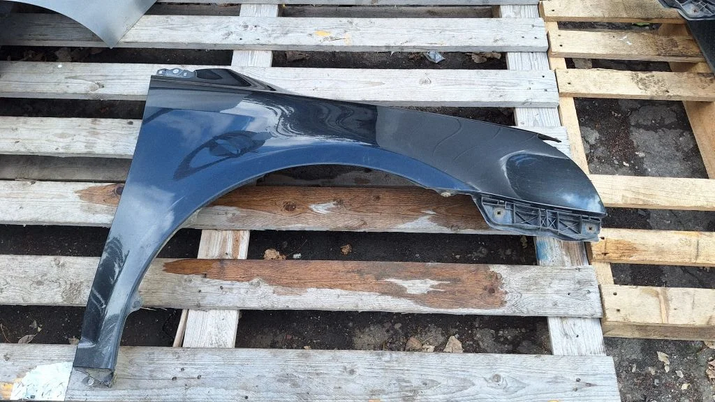 Fender – front right