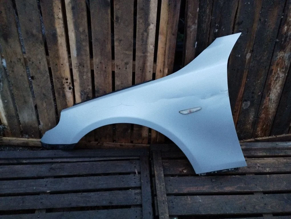 Fender – left