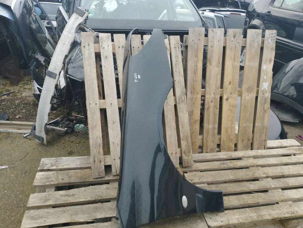 Fender – front right