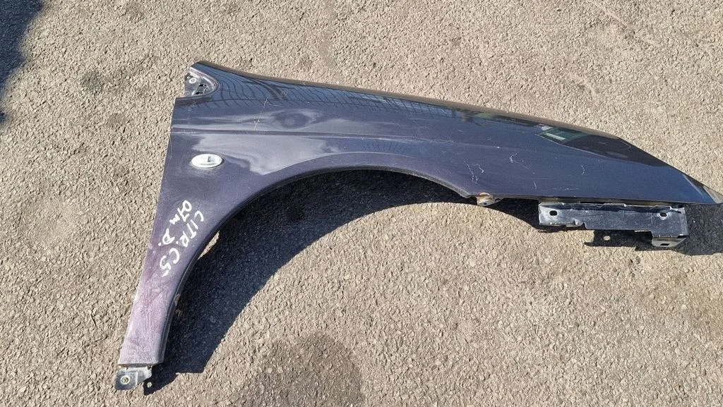 Fender – front right