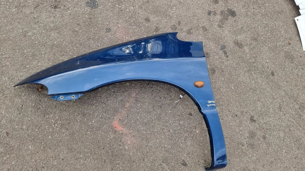 Fender – Chrysler Grand Voyager IV (2001-2007)