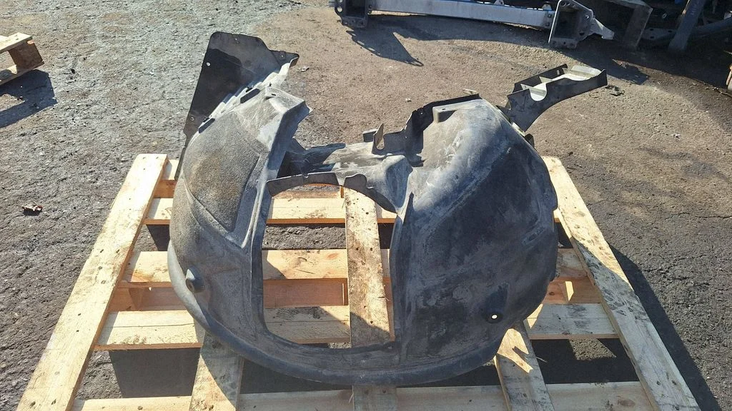 Front wheel arch liner splash guards – front right