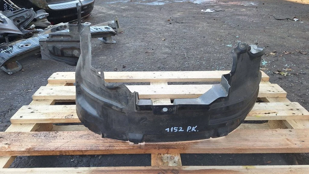 Front wheel arch liner splash guards 638418H900