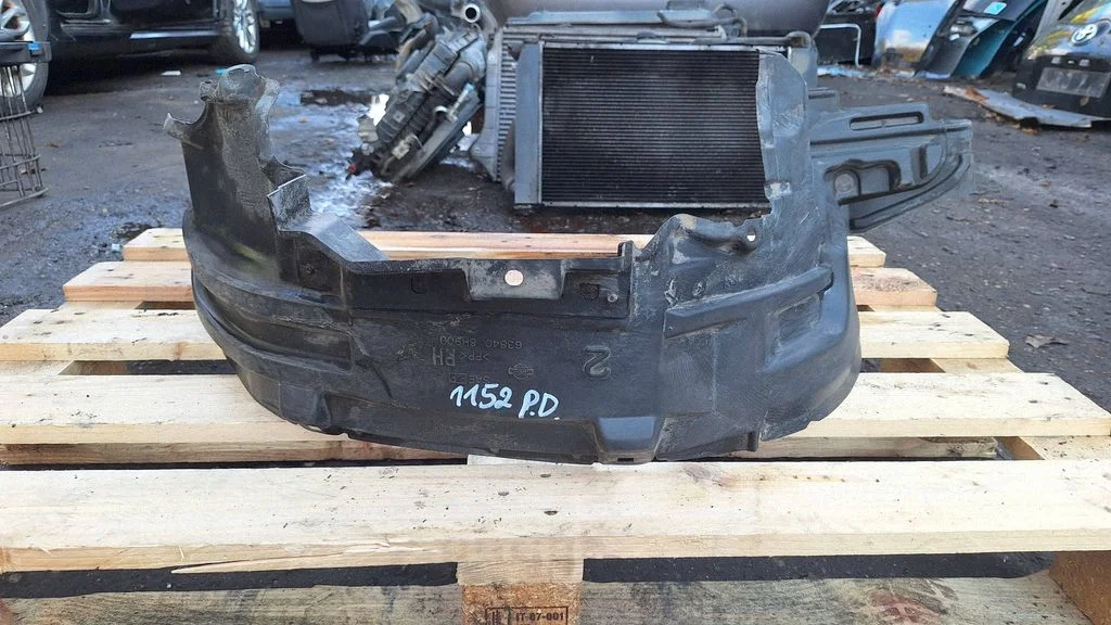 Front wheel arch liner splash guards 638408H900