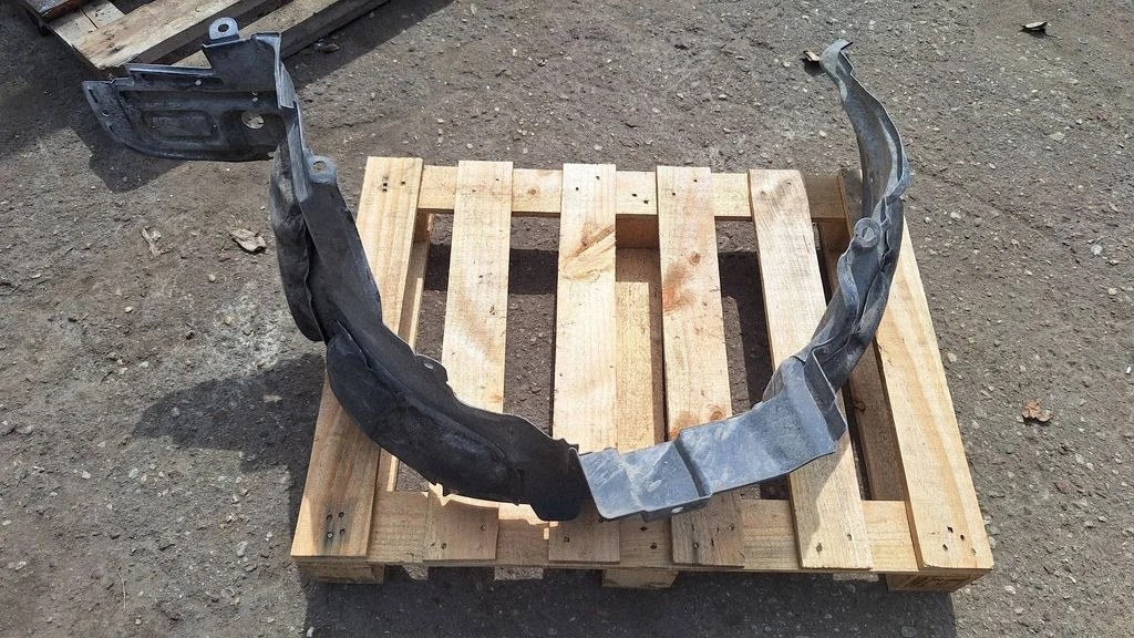 Front wheel arch liner splash guards – front left