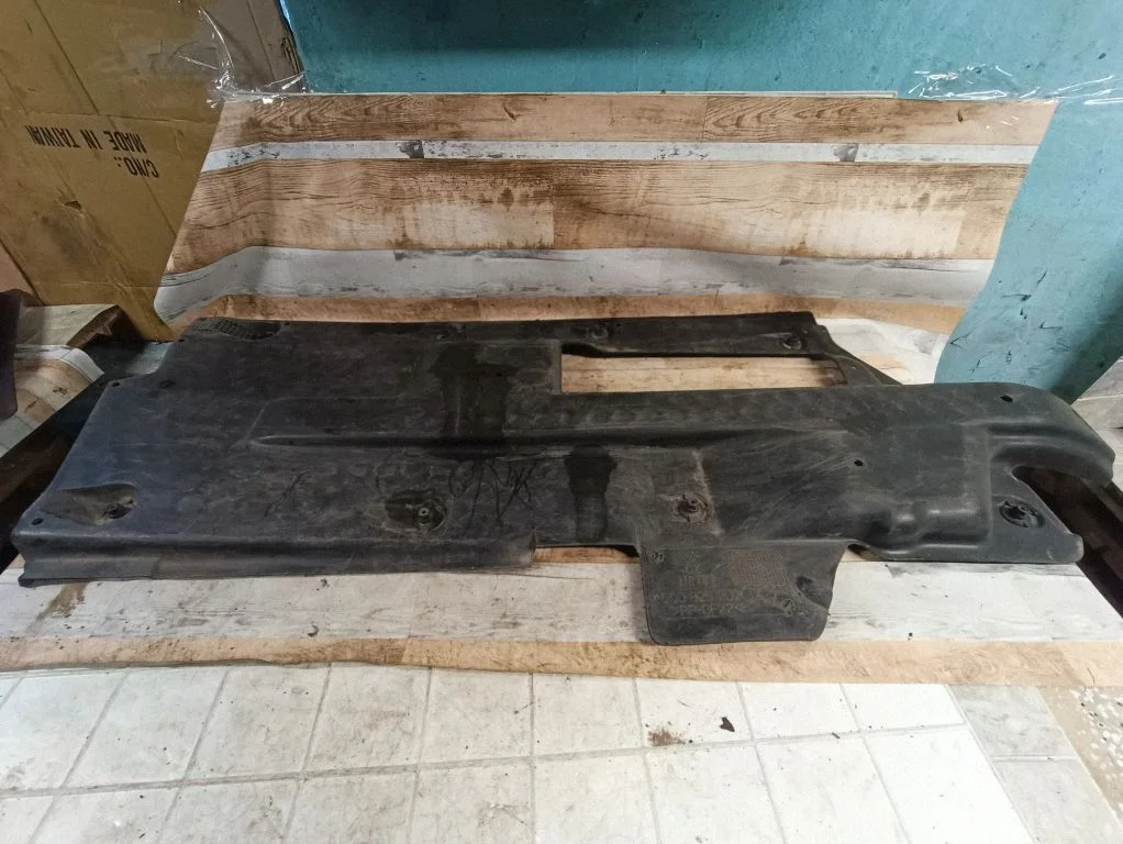 Engine splash shield/under tray 600825202J