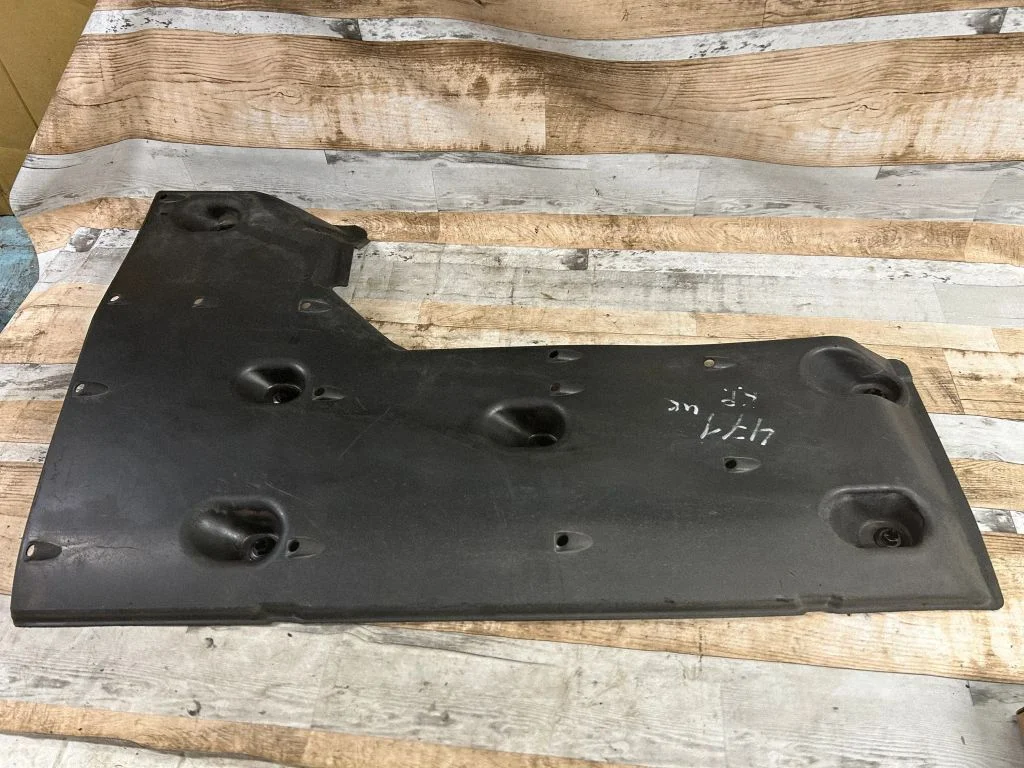 Engine splash shield/under tray 5816653020