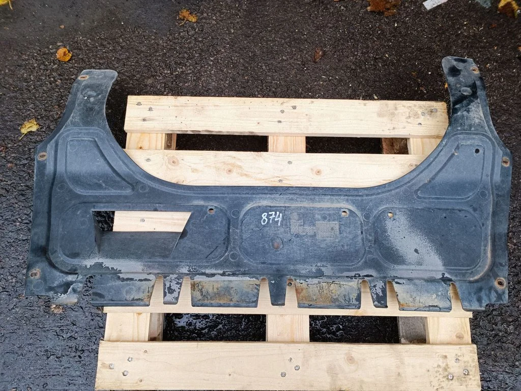 Engine splash shield/under tray 6Q0825237R
