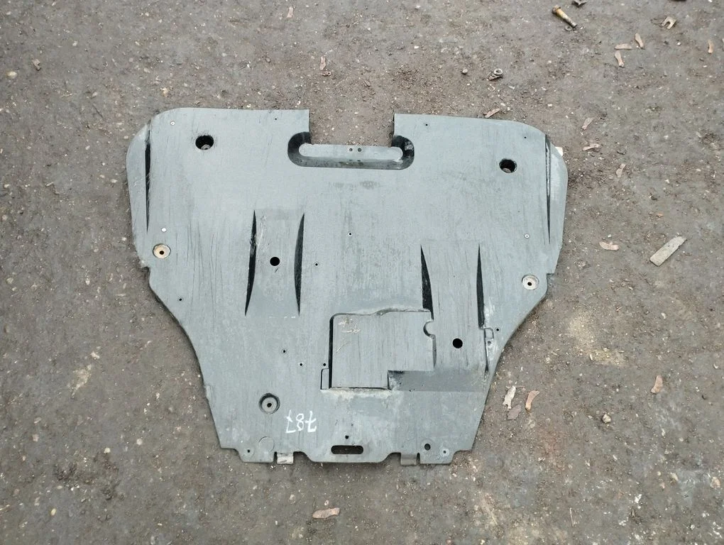 Engine splash shield/under tray – Mazda 6 (2002-2008)