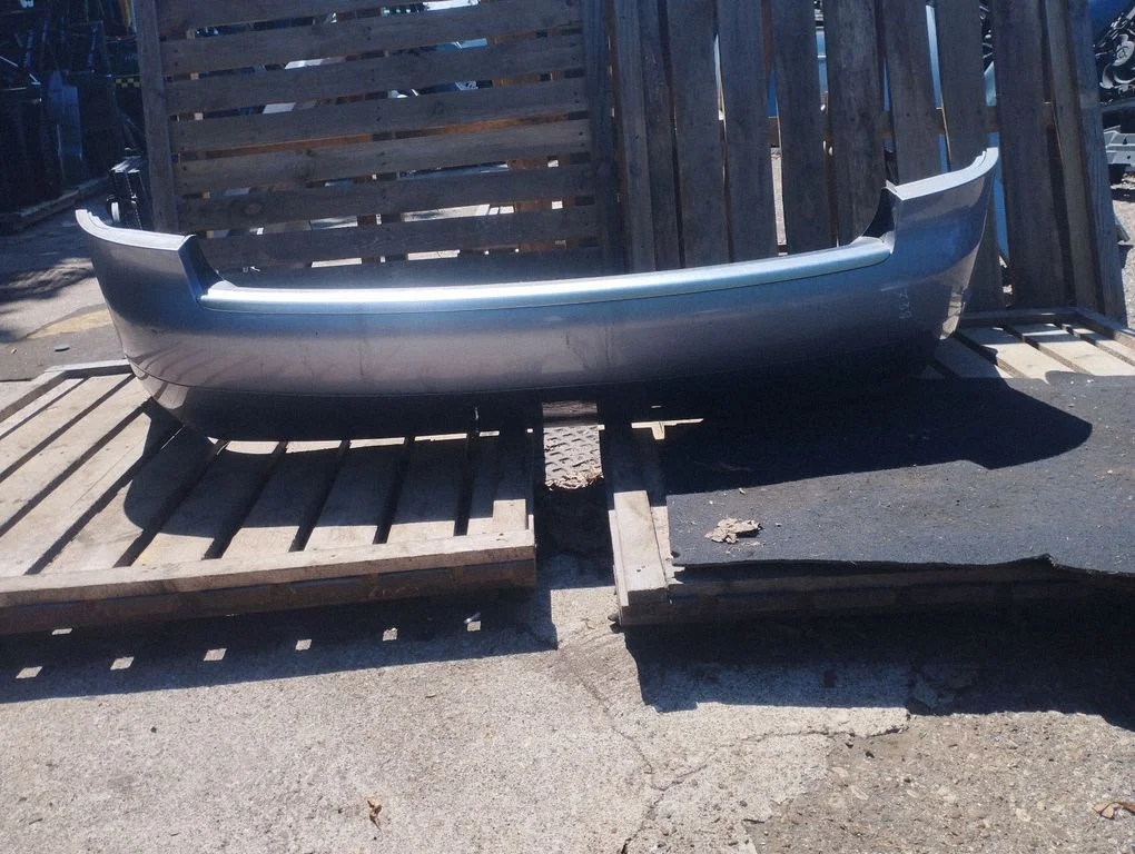 Aizmugurējais bufers 8E9807521B