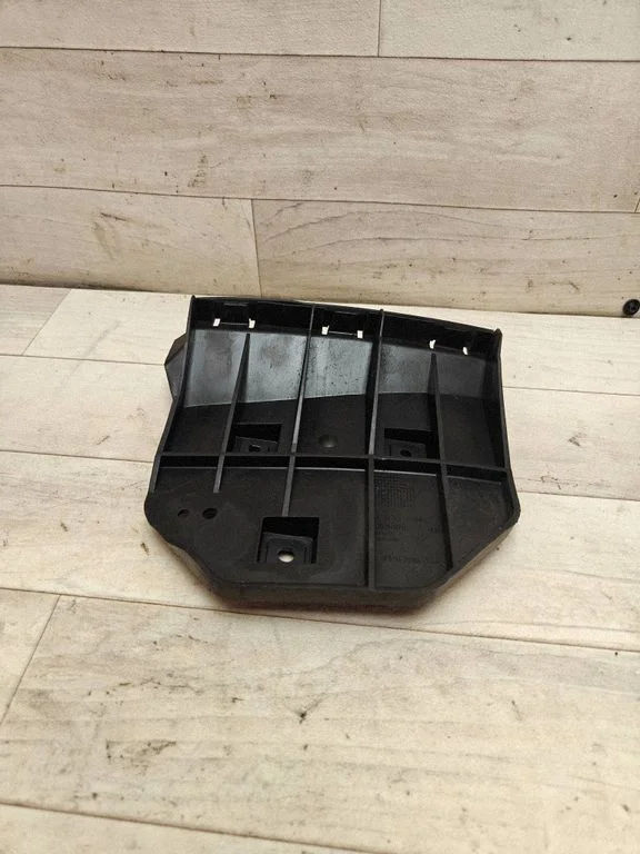Rear bumper mounting bracket 30763019