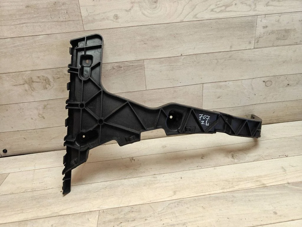 Rear bumper mounting bracket 8R0807453