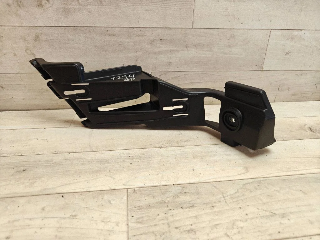Rear bumper mounting bracket – Volkswagen Golf IV (1998-2005)
