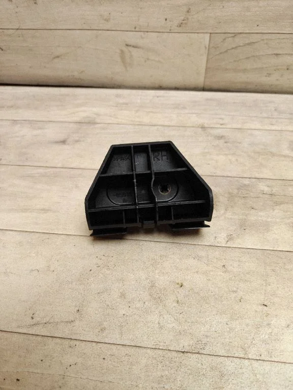 Rear bumper mounting bracket 5256205010
