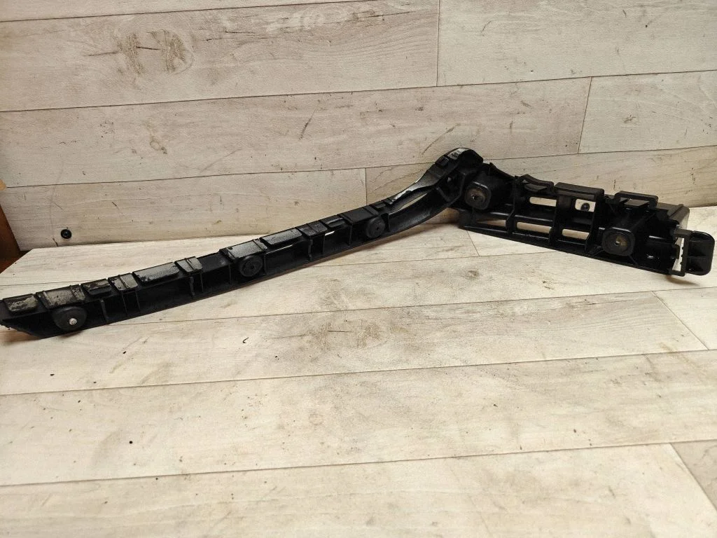 Rear bumper mounting bracket 94833089