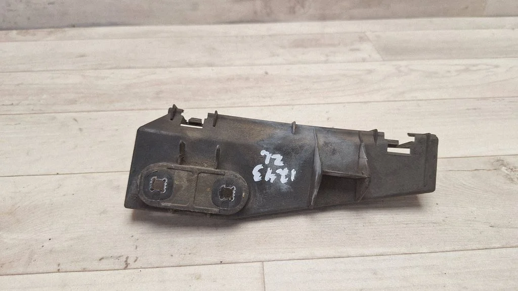 Rear bumper mounting bracket 525630F010