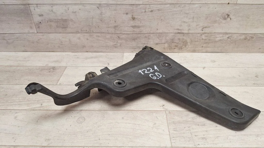 Rear bumper mounting bracket 8E9807454A