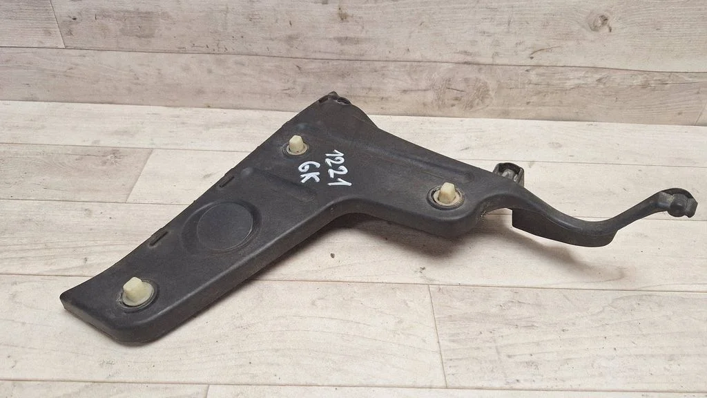 Rear bumper mounting bracket 8E9807453A