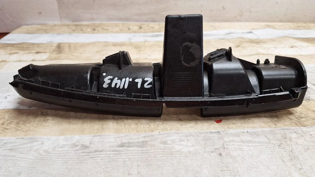 Rear bumper mounting bracket 30657218 – Volvo C30 (2007-2010)
