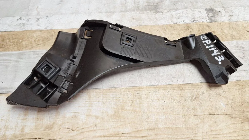 Rear bumper mounting bracket 30655938 – Volvo C30 (2007-2010)
