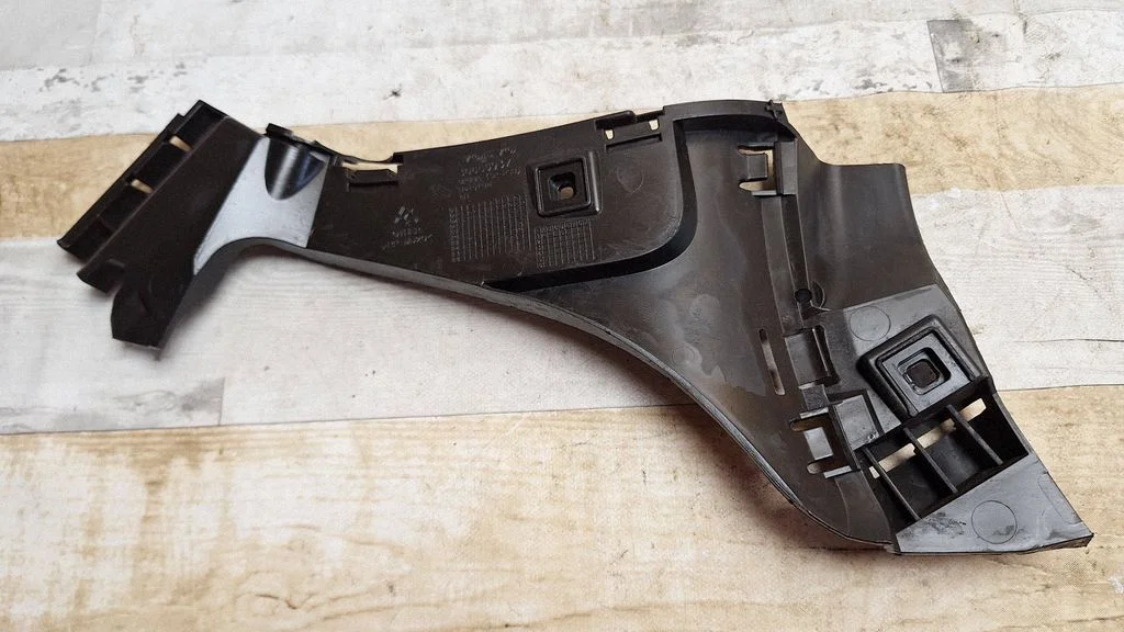 Rear bumper mounting bracket 30655937 – Volvo C30 (2007-2010)