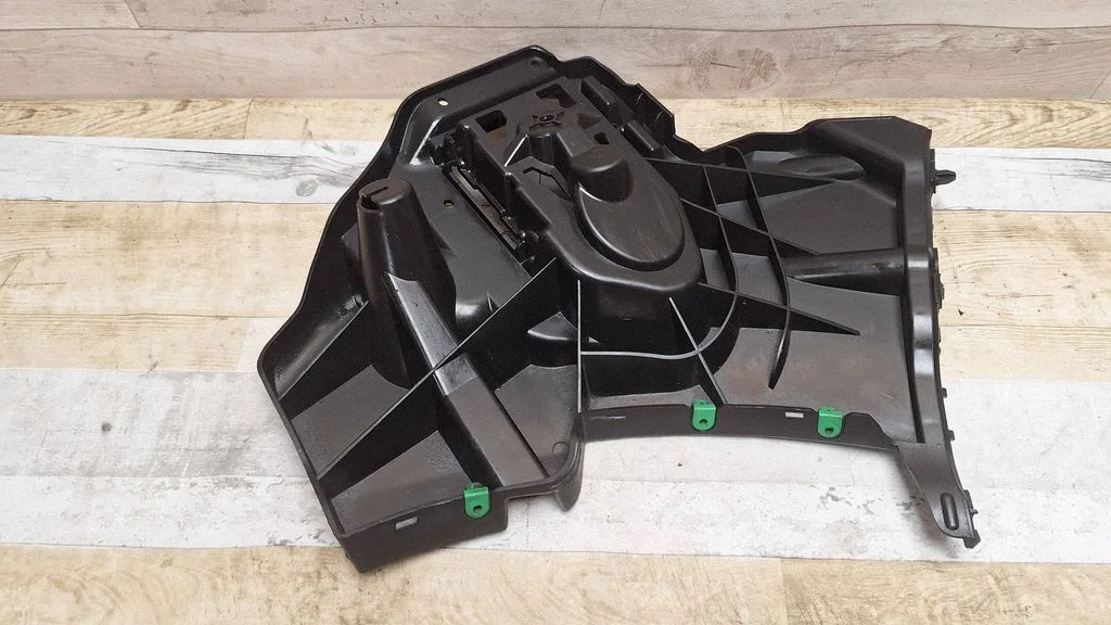 Rear bumper mounting bracket 31395103