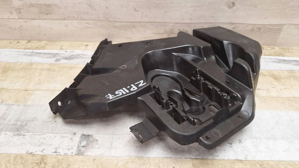 Rear bumper mounting bracket 31395104