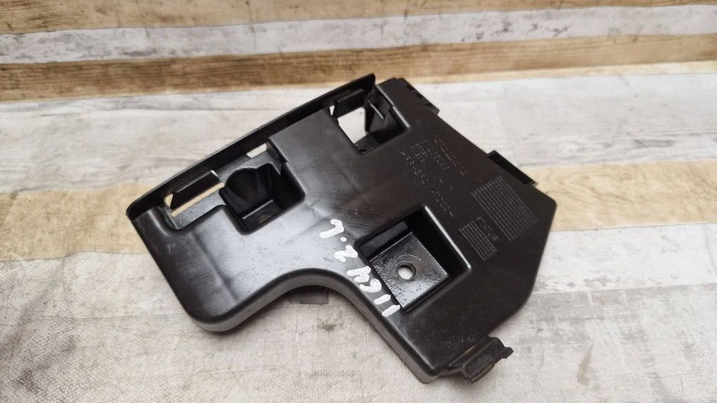 Rear bumper mounting bracket 31265285