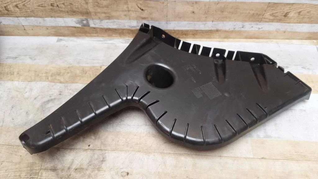 Rear bumper mounting bracket 31265281