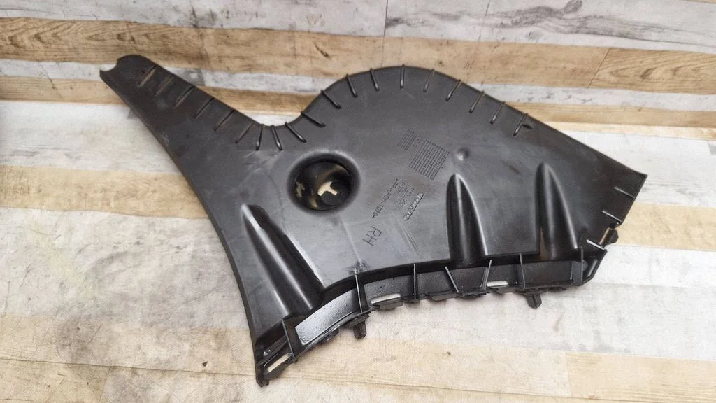 Rear bumper mounting bracket 31265282