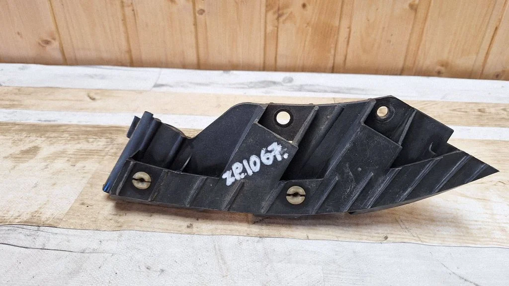 Rear bumper mounting bracket – Seat Leon (1P) (2005-2012)