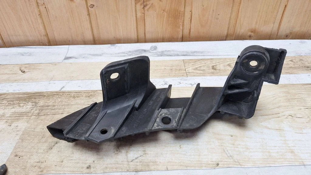 Rear bumper mounting bracket – Seat Leon (1P) (2005-2012)
