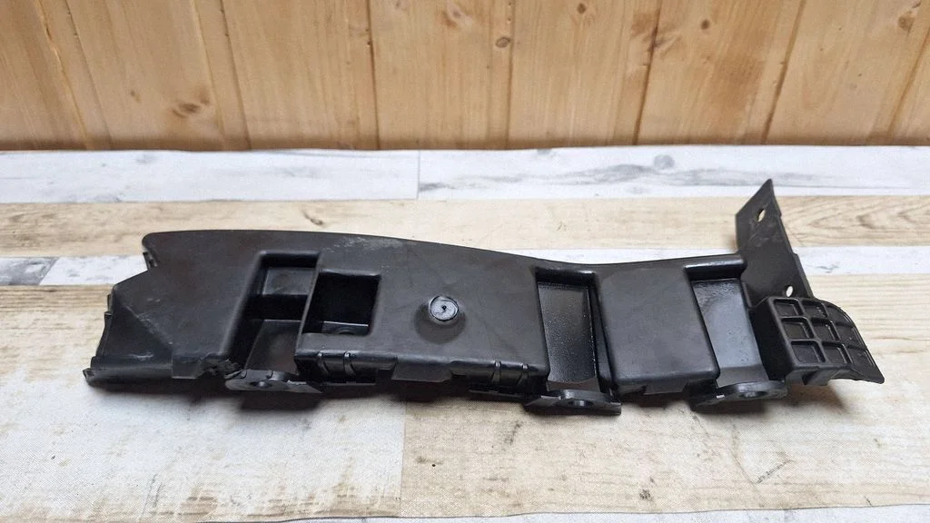Rear bumper mounting bracket – Seat Leon (1P) (2005-2012)